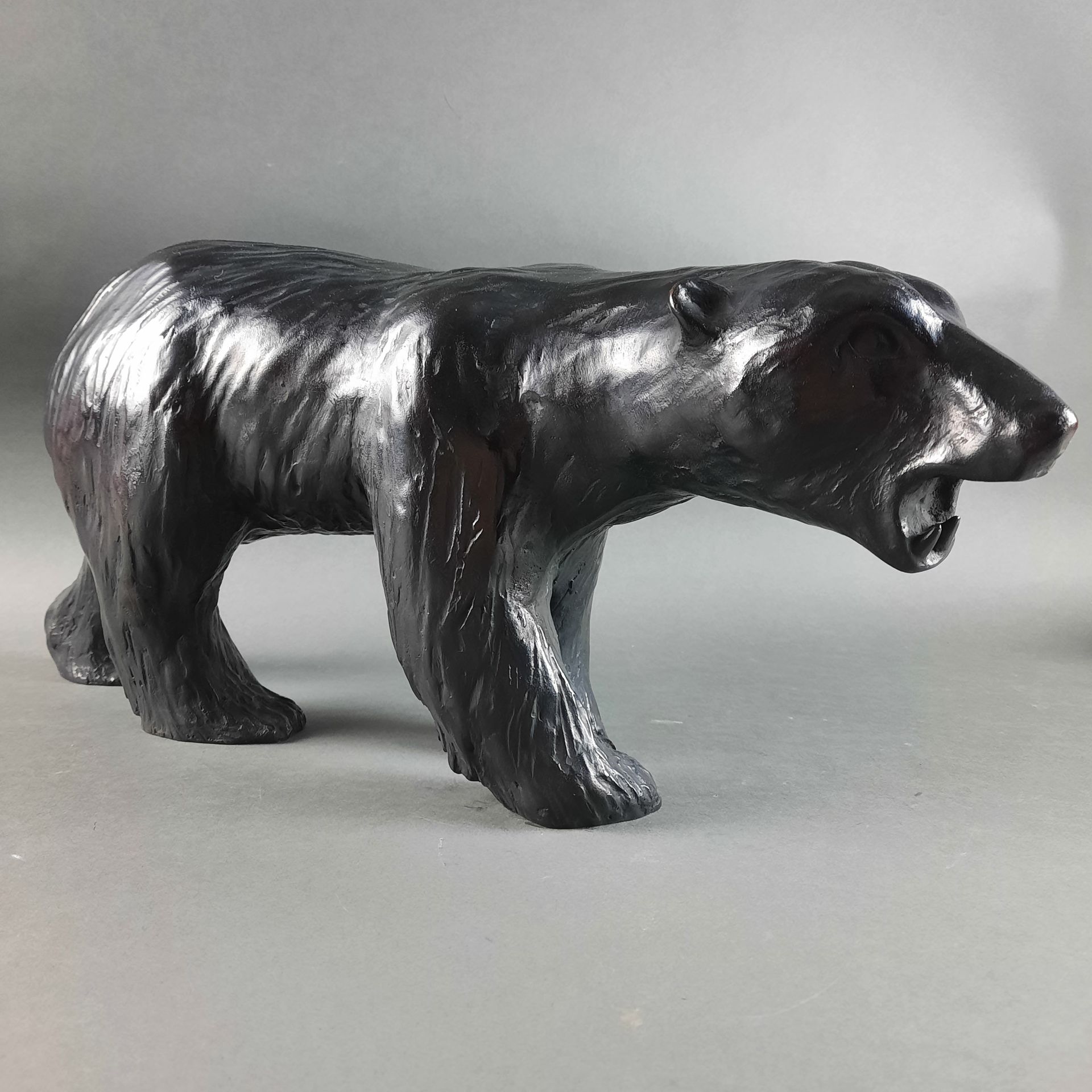 Null Jorge BORRAS (né en 1952). L'ours polaire, 1998. Epreuve en bronze à patine&hellip;