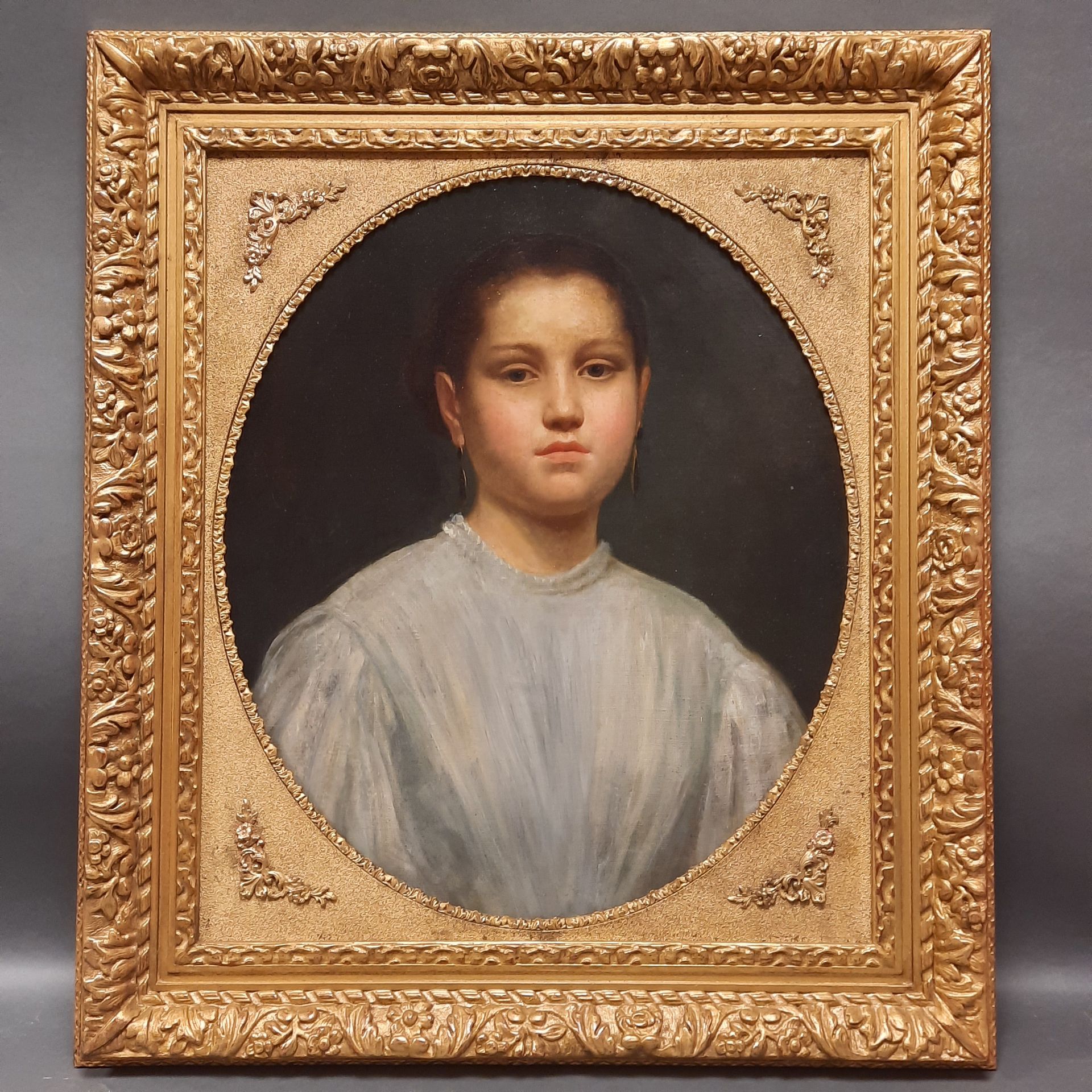 Null 19世纪的法国学校

推测的卡米尔-克劳戴尔的肖像

无署名布面油画，椭圆形

54 x 45 厘米

鉴定：巴黎SASU Expertises Te&hellip;