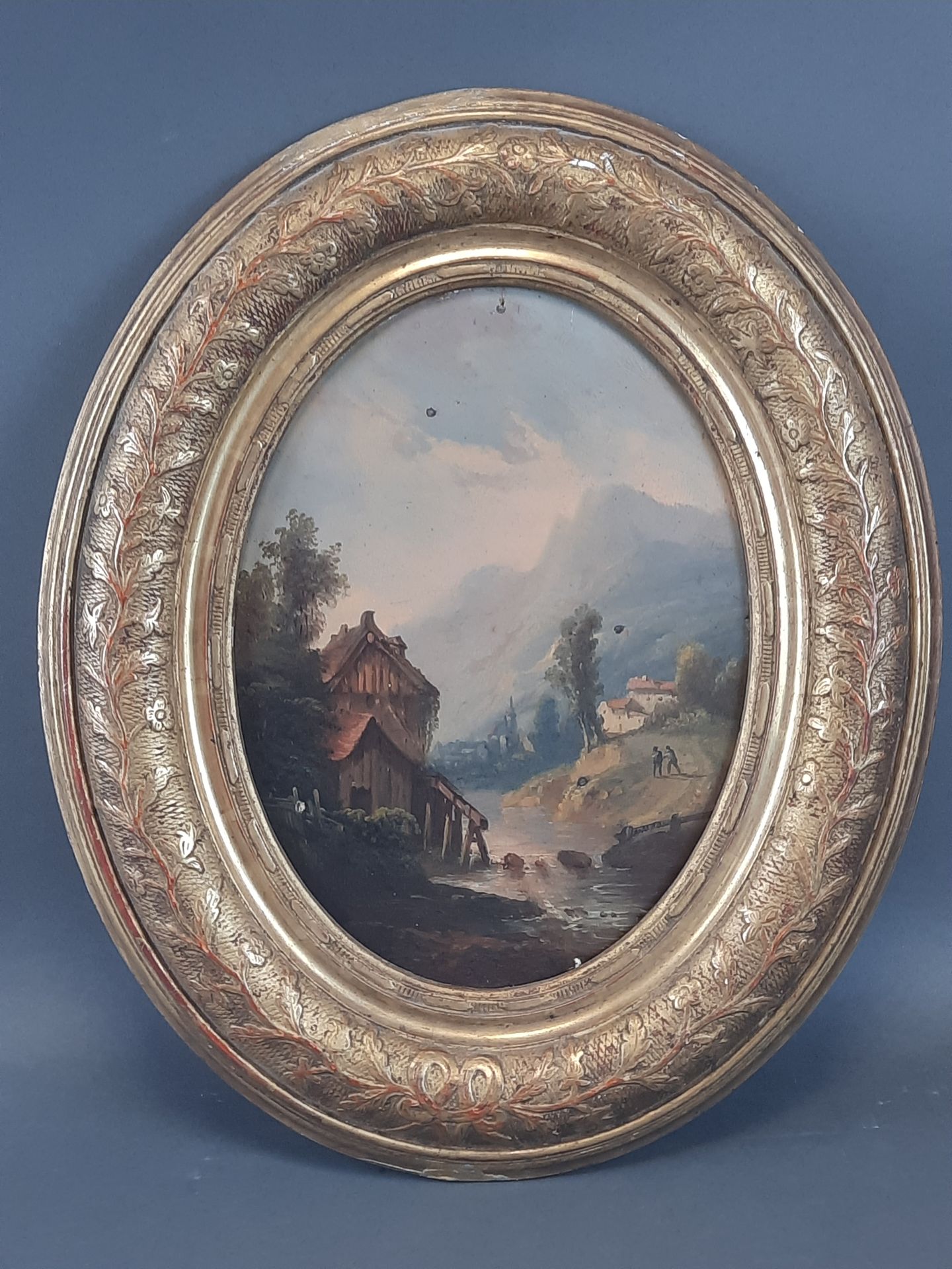 Null 瑞士学校 十九世纪。动画的山景。椭圆形面板上的油画。22 x 16 cm
