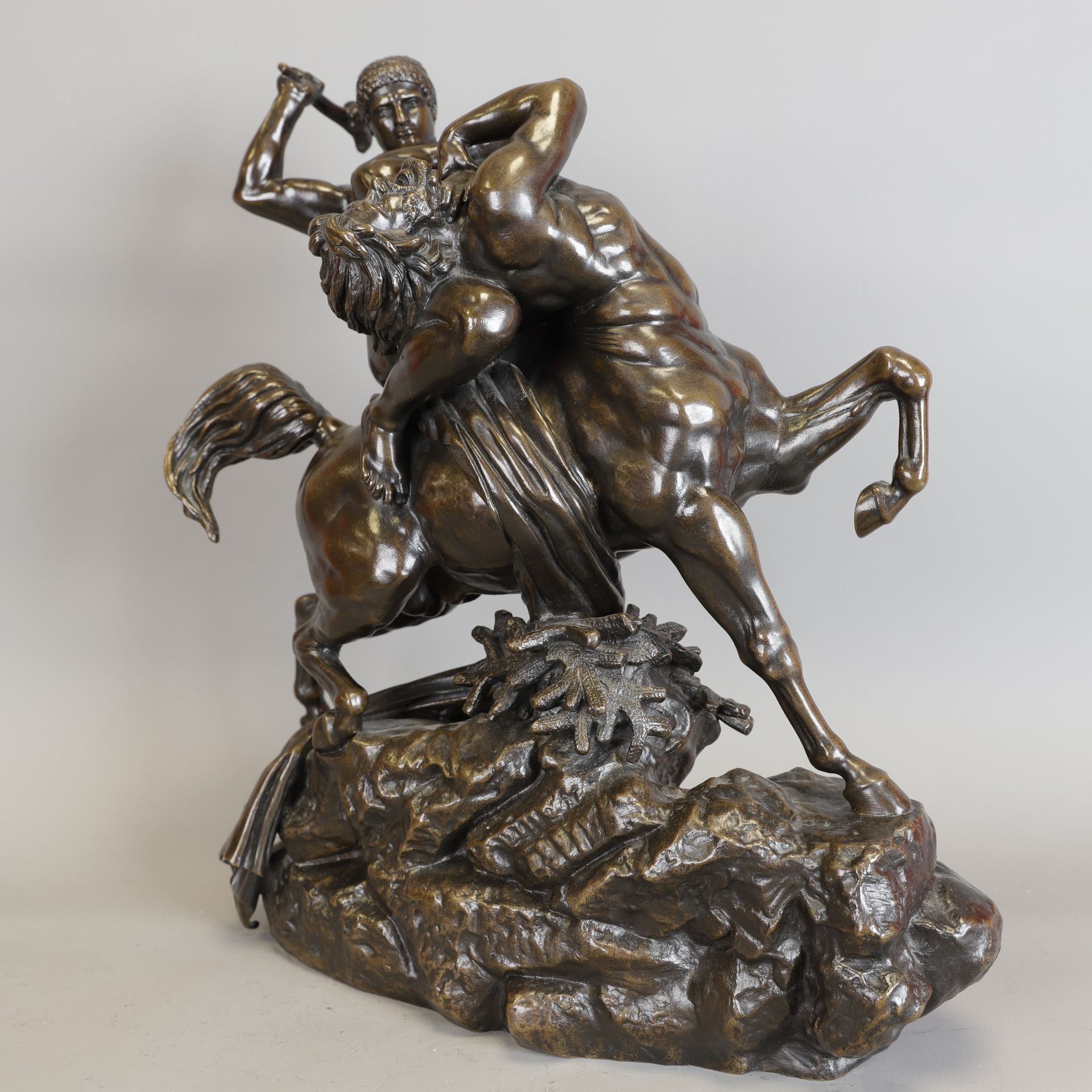 Null 安托万-路易-巴雷（1795-1875）。特修斯与半人马Bienor的战斗，1849年。大约在1890年的早期版本证明，采用阴影丰富的黑褐色青铜器，有&hellip;