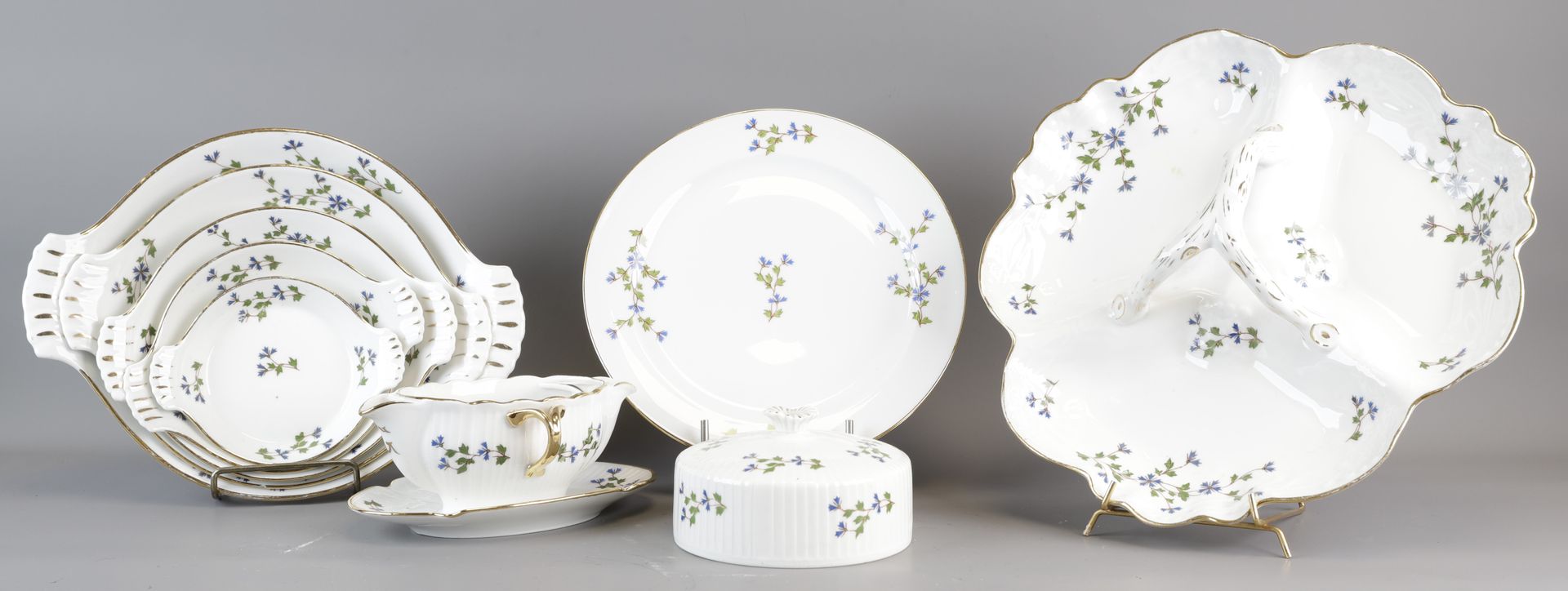Null PART OF TABLE SERVICE in porcelain with barbau including a mendicant dish, &hellip;