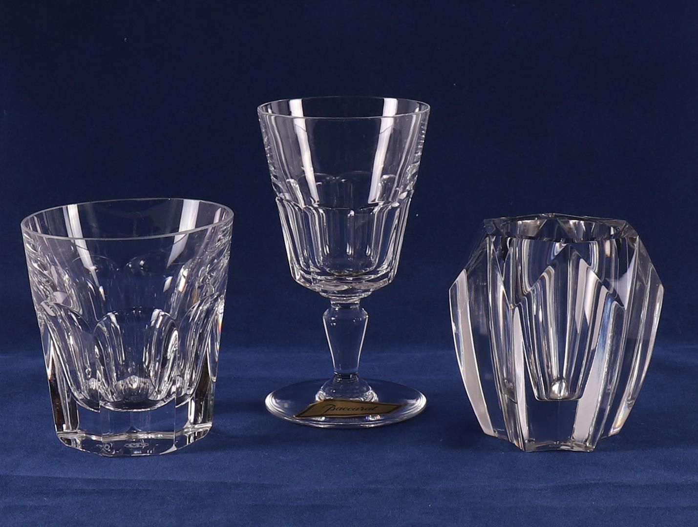 Null 一个透明的水晶切面花瓶，法国，巴卡拉，20世纪中期。