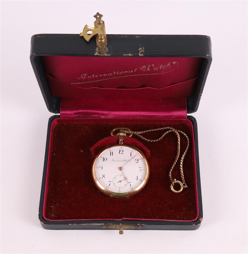 Null A men's pocket watch in 14 kt 585/1000 gold case, circa 1910.