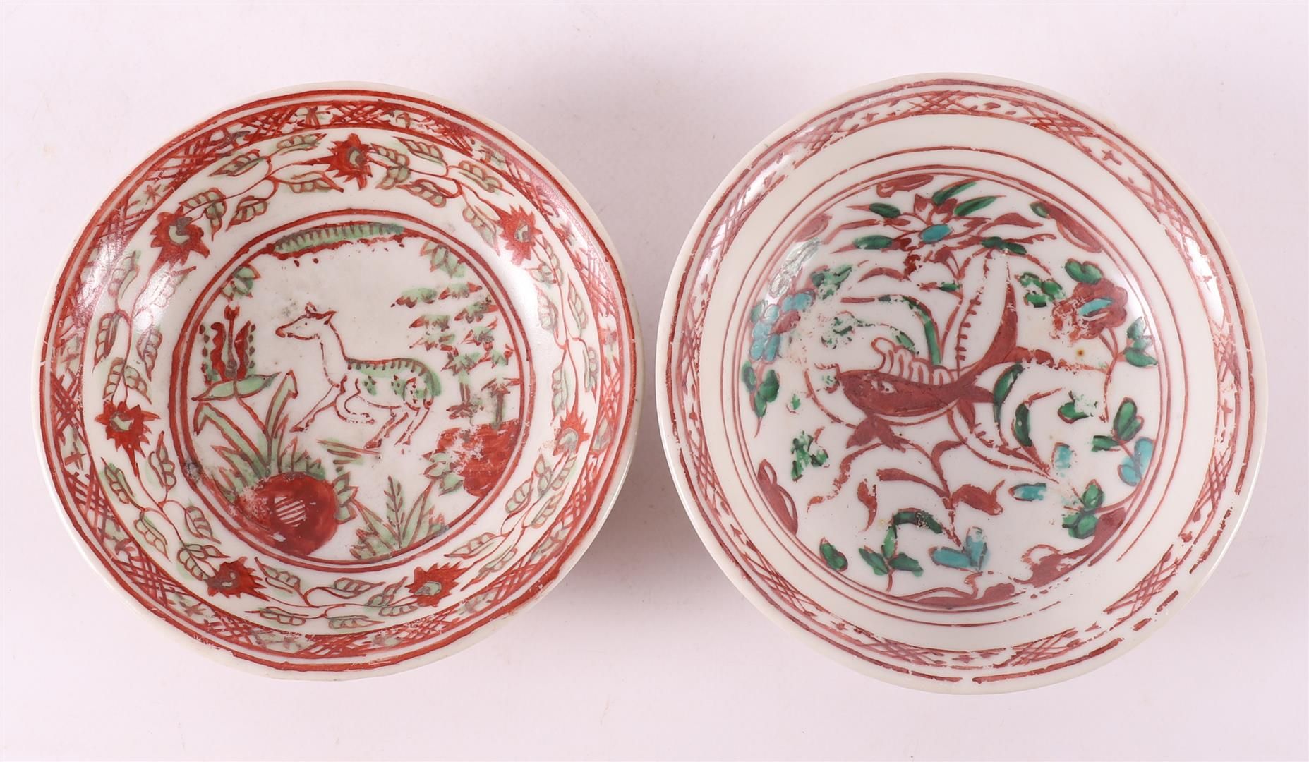 Null Due piattini Swatow in porcellana, Cina, XVI secolo.