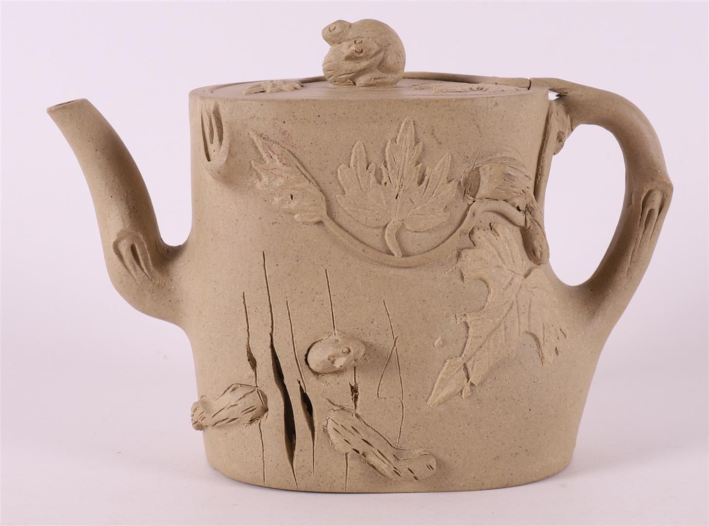 Null 宜兴树干形茶壶，中国，19世纪。