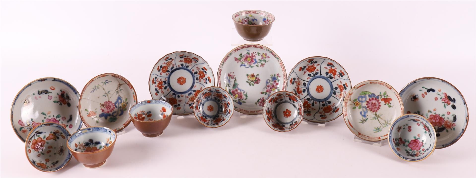 Null Un lotto di varie porcellane capucine, Cina, tra cui Qianlong, XVIII secolo&hellip;