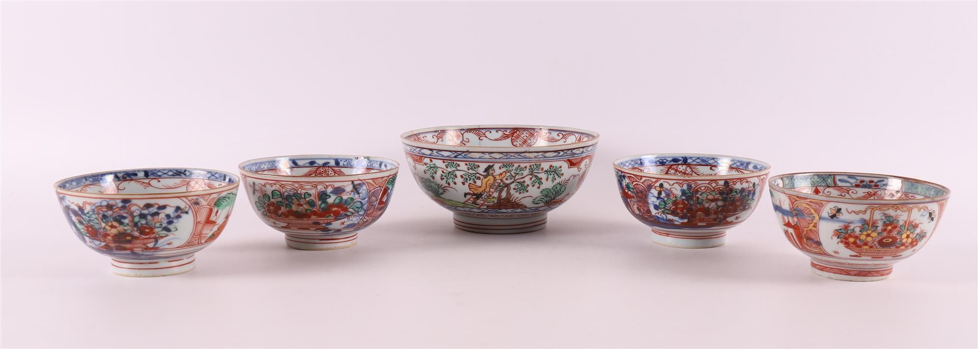 Null Five various porcelain Amsterdam variegated bowls, China, 18th century.