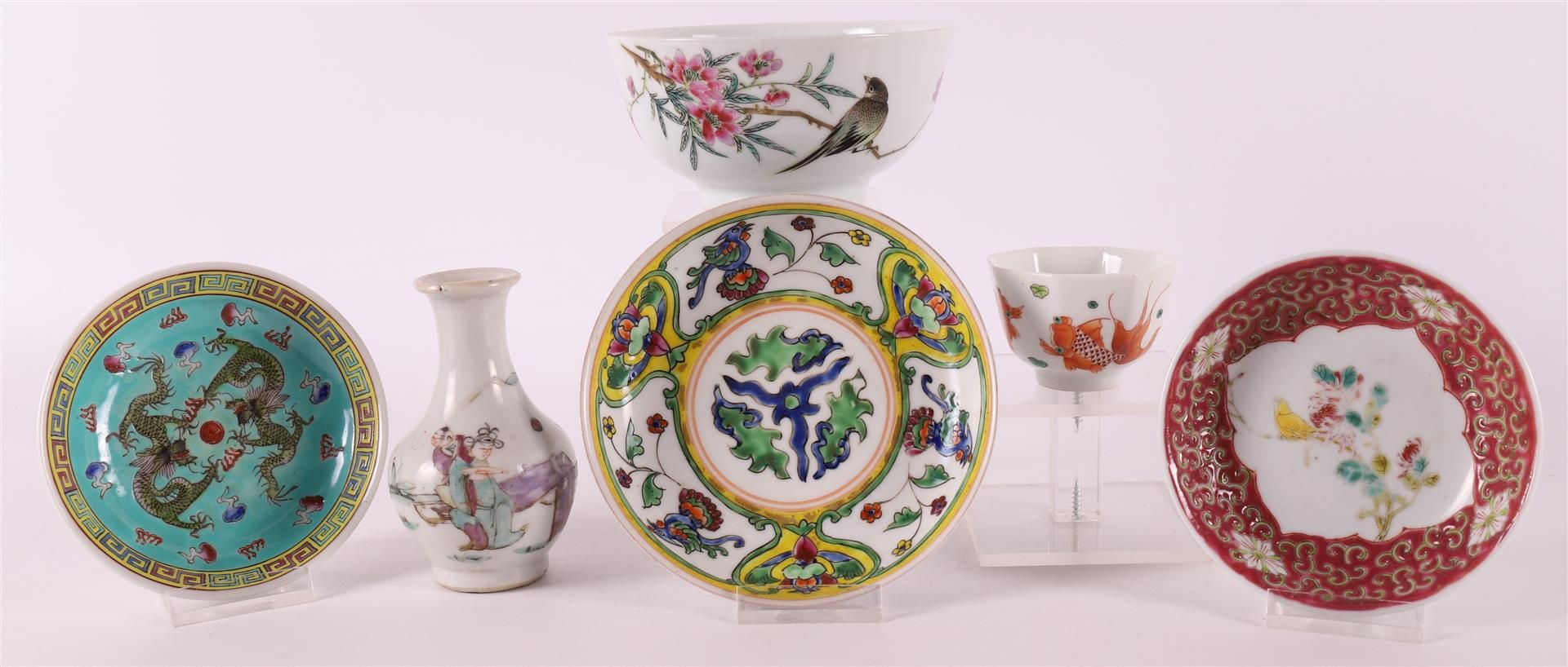 Null Viele verschiedene Porzellane, China, 20. Jahrhundert.