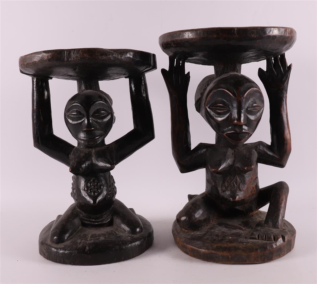 Null Ethnographique/tribal. Deux tabourets en bois sculpté, Luba, Congo, Afrique&hellip;