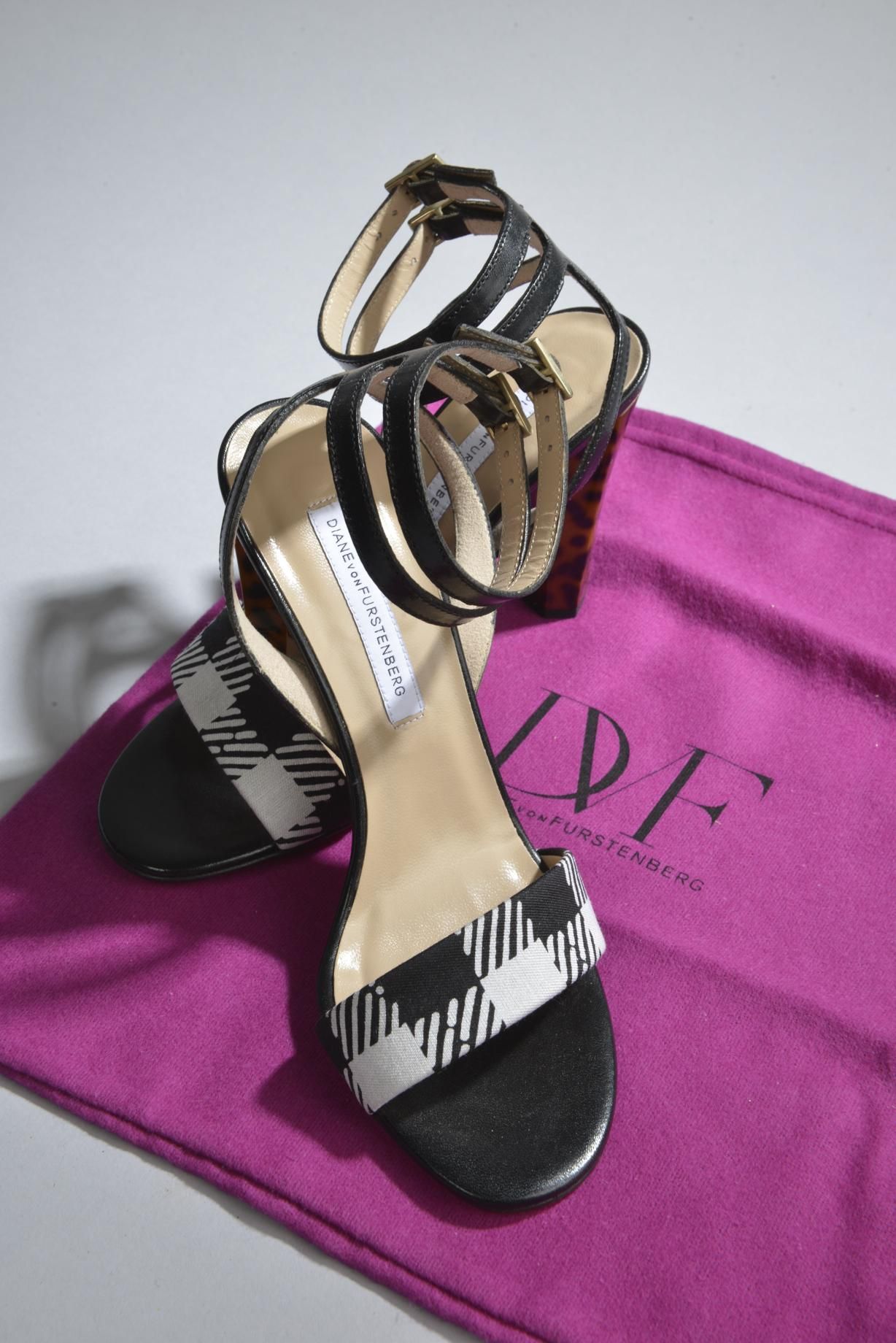 Null * DVF – Diane Von Fürstenberg 

Taille 36

Sandales à talons hauts Modèle "&hellip;