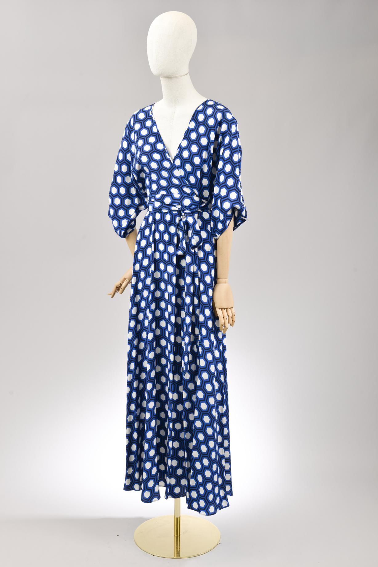 Null *尺寸XXS DVF - Diane Von Fürstenberg

套装包括。

-长款裹身连衣裙，采用名为crêpe de Chine的丝绸材质&hellip;