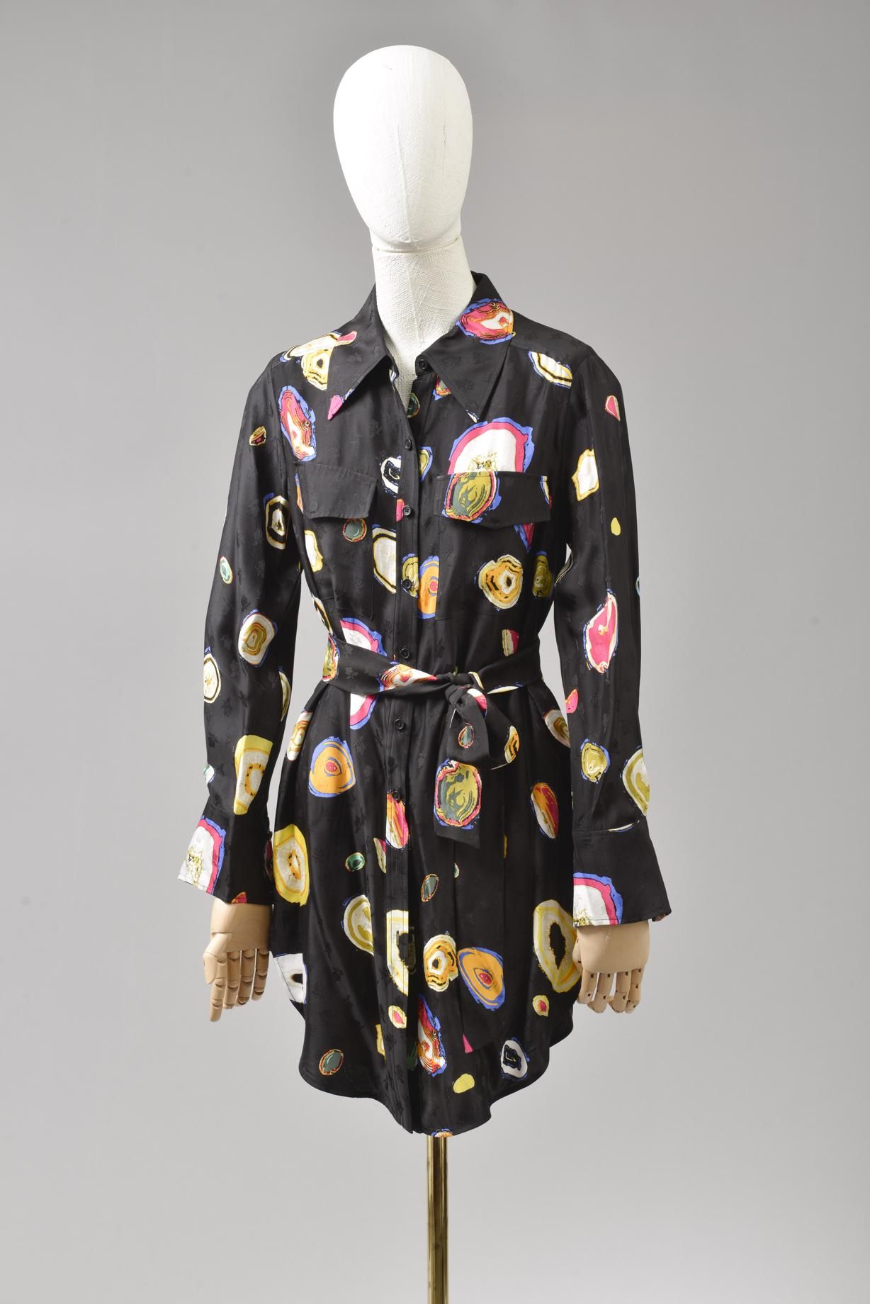 Null *尺寸XS DVF - Diane Von Fürstenberg

套装包括。

-丝绸大马士革长衫，有花卉图案，"DVF Peyton "型号，有&hellip;