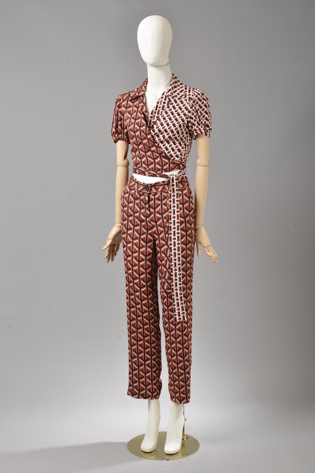 Null *Size XS DVF - Diane Von Fürstenberg

Set including:

-Viscose mid-length d&hellip;