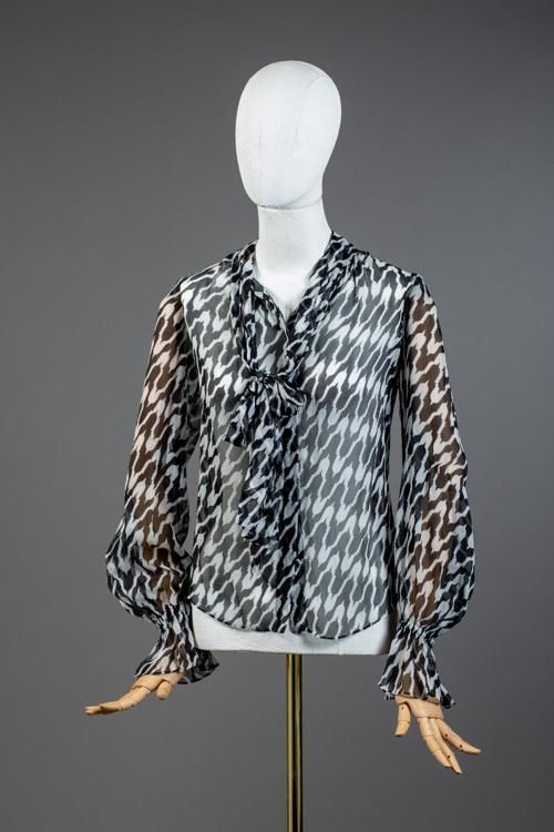 Null *Size M DVF - Diane Von Fürstenberg

Set including:

-Chiffon blouse, Model&hellip;