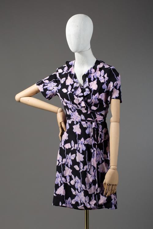 Null *尺寸XS DVF - Diane Von Fürstenberg

套装包括。

-Viscose 绉绸裹身连衣裙，"DVF Savilla "型号&hellip;