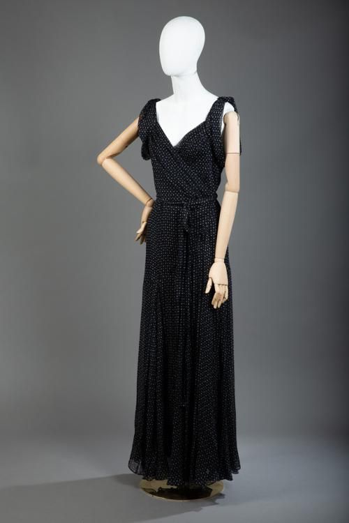 Null *尺寸XS DVF - Diane Von Fürstenberg

套装包括。

-丝质雪纺长裹裙，型号为 "DVF Belinda"，黑色背景上有&hellip;