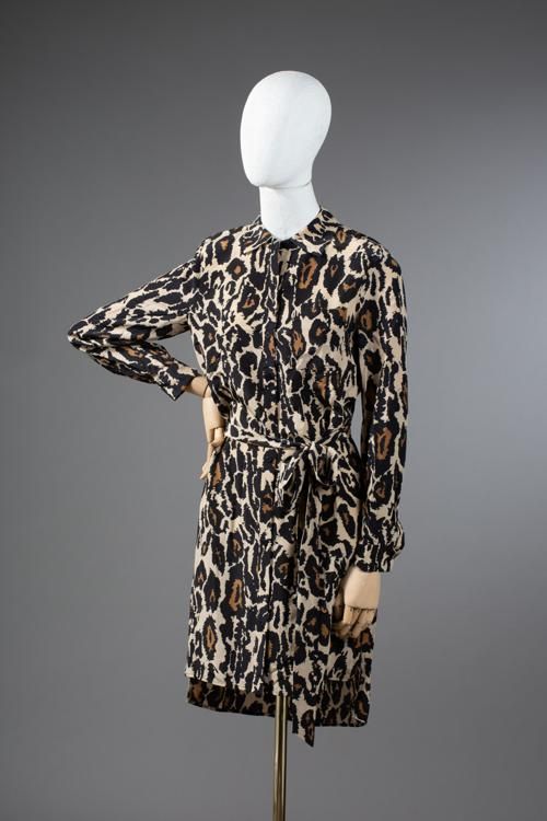 Null *Size XS DVF - Diane Von Fürstenberg

Set includes:

-Silk shirt dress, Mod&hellip;