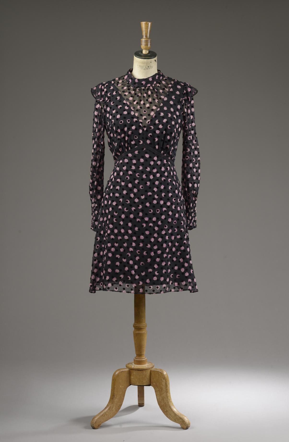 Null *尺寸0 DVF - Diane Von Fürstenberg

套装包括。

-丝质雪纺连衣裙，"DVF Elinor "型号，"Blapn "印&hellip;