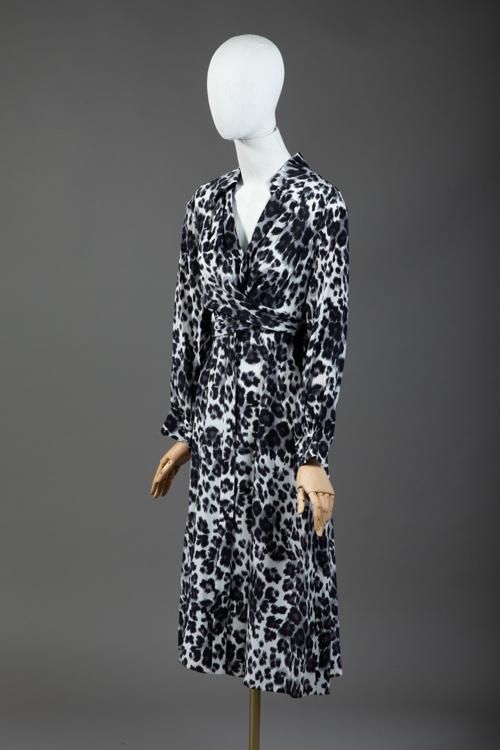 Null *Taille S DVF - Diane Von Fürstenberg

Ensemble comprenant:

-Robe mi-longu&hellip;