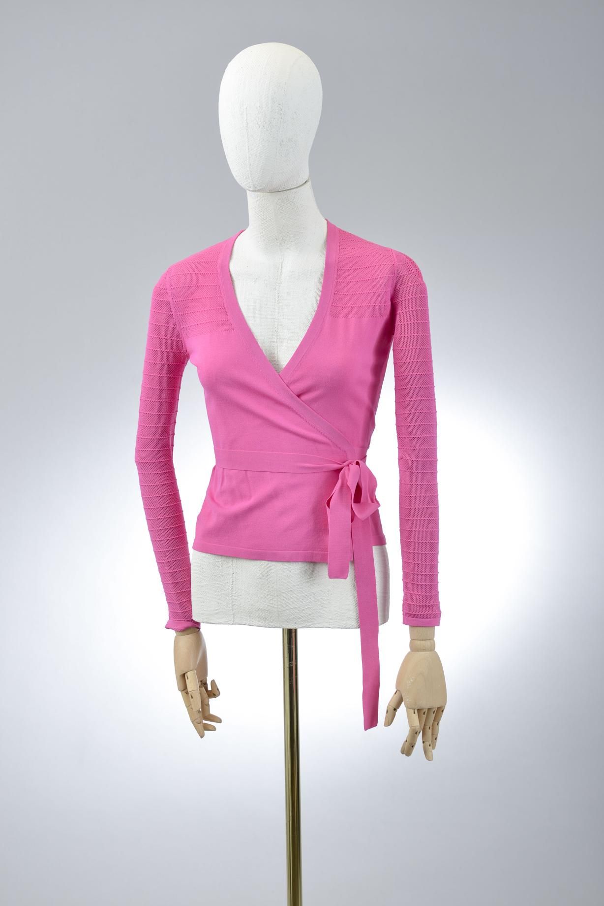 Null *尺寸XS DVF - Diane Von Fürstenberg

套装包括。

-Viscose针织环绕开衫，型号为 "DVF Imelda"，颜&hellip;