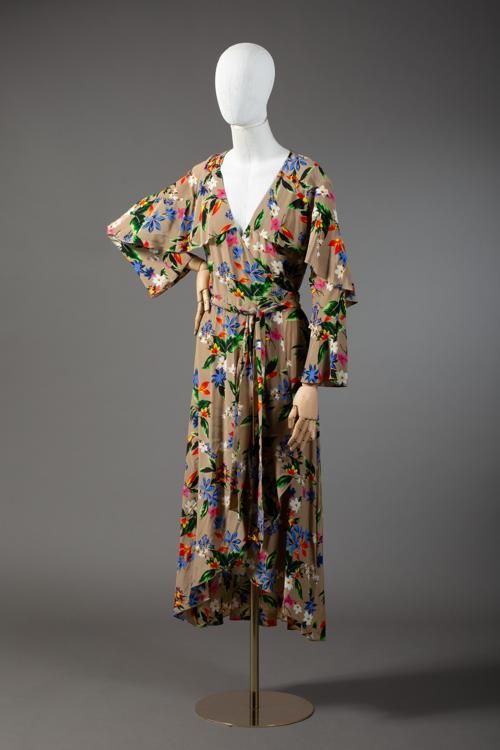 Null *尺寸XS DVF - Diane Von Fürstenberg

套装包括。

-丝质长裙，"DVF Alice "型号，"caribbean f&hellip;