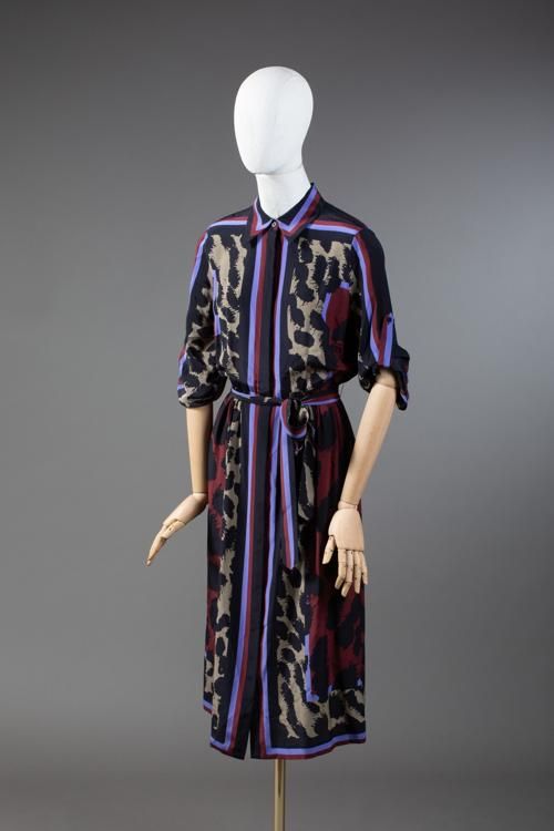 Null *尺寸L DVF - Diane Von Fürstenberg

套装包括。

-聚酯绉绸连衣裙，型号为 "DVF Sogol"，在淡紫色、铜色和沙&hellip;
