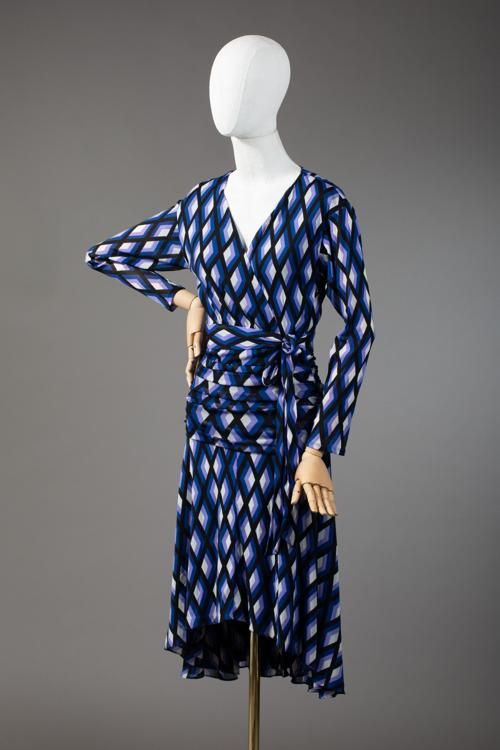 Null *尺寸L DVF - Diane Von Fürstenberg

套装包括。

-尼龙针织中长款裹裙，型号为 "DVF Rilynn"，印有 "Me&hellip;