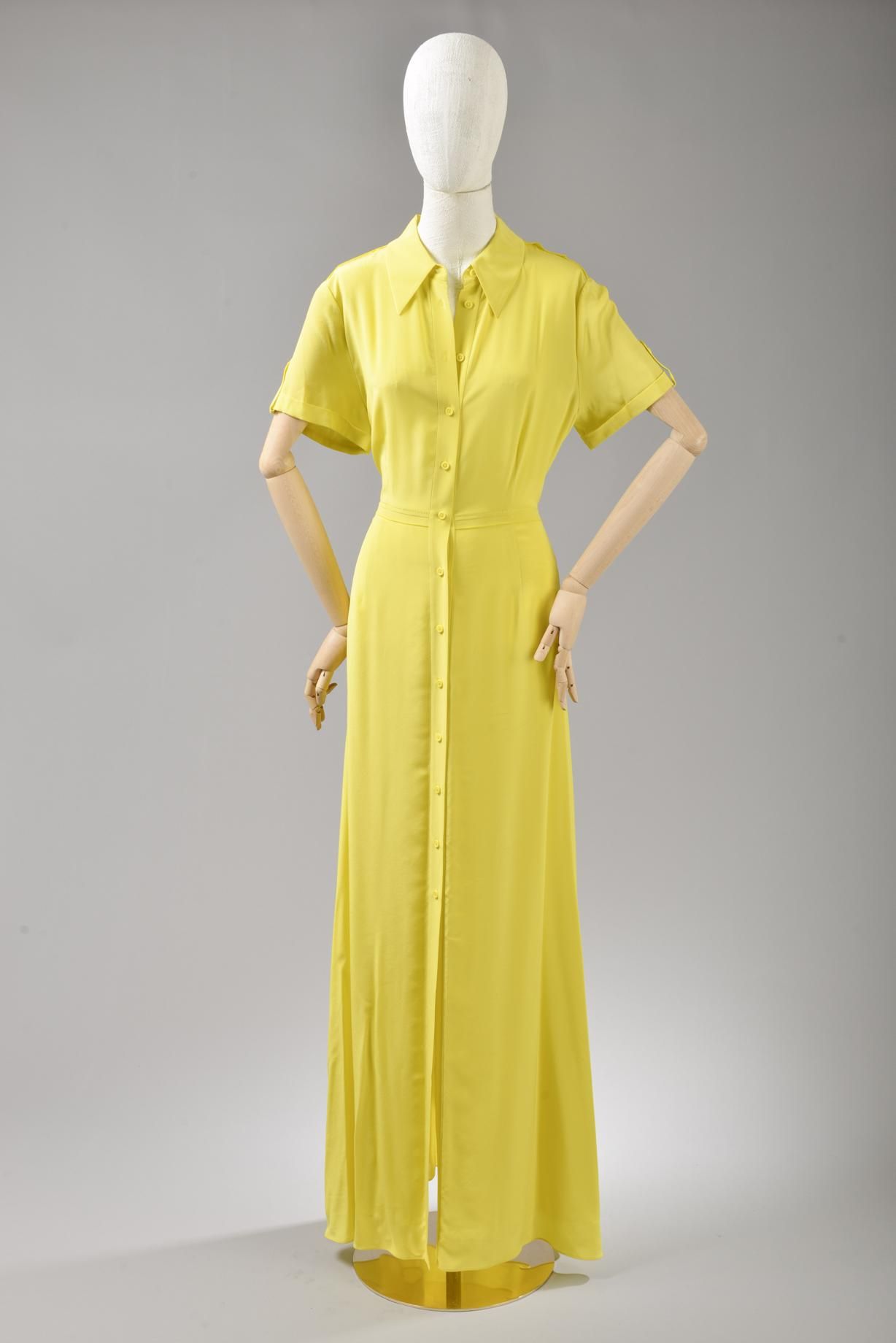 Null *尺寸0 DF - Diane Von Fürstenberg

套装包括。

-长款真丝绉绸衬衫裙，型号为 "DVF Georgia"，颜色为素雅的&hellip;