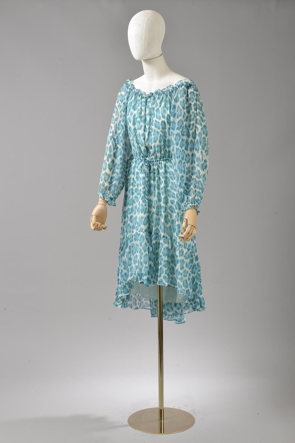 Null *尺寸M DVF - Diane Von Fürstenberg

套装包括。

-半透明丝质连衣裙，型号为 "DVF Camilla Dress"，&hellip;