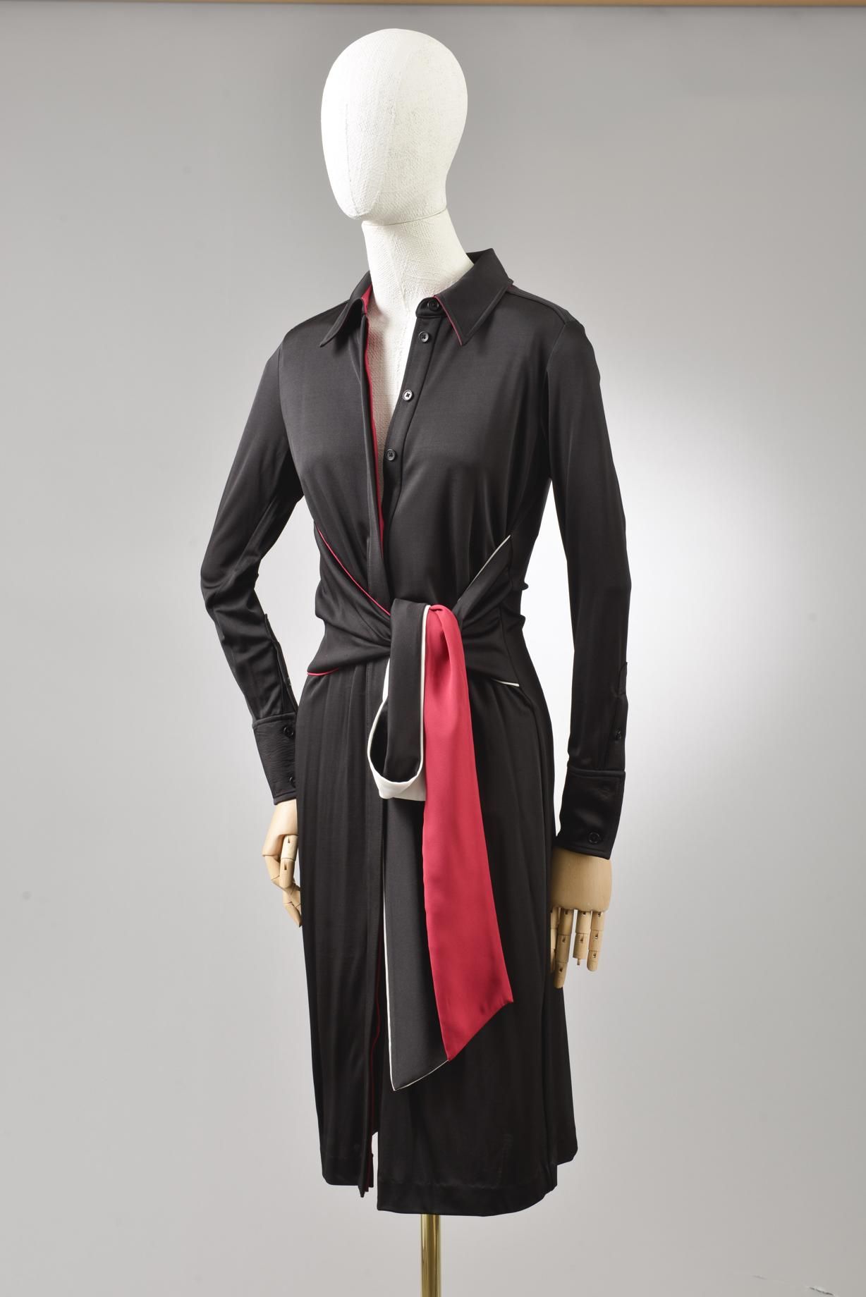 Null *尺寸XS DVF - Diane Von Fürstenberg

套装包括。

-弹性粘胶中长裙，型号为 "DVF Suzanne"，纯黑色，腰部&hellip;