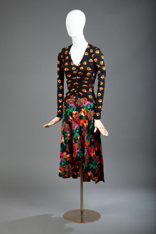Null *尺寸XS DVF - Diane Von Fürstenberg

套装包括。

-DVF Aliana "中长款衬衫连衣裙，采用名为 "crêpe&hellip;