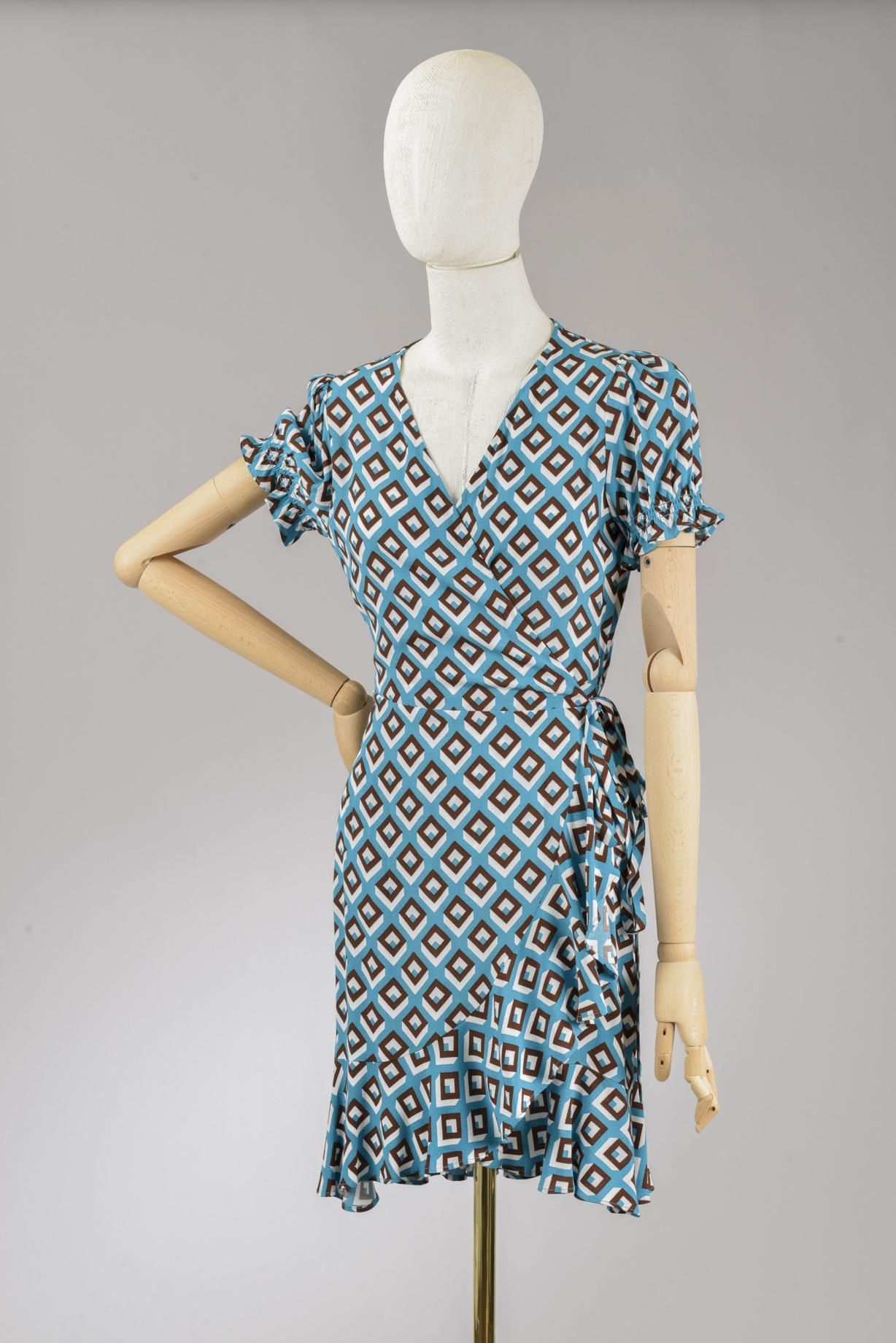 Null *尺寸XS DVF - Diane Von Fürstenberg

套装包括。

-Viscose 绉绸连衣裙，"DVF Emilia "型号，蓝色&hellip;