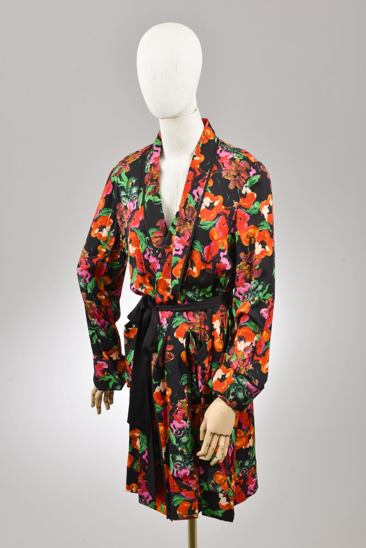 Null *Size XS DVF - Diane Von Fürstenberg

Set including:

-Silk wrap dress, Mod&hellip;