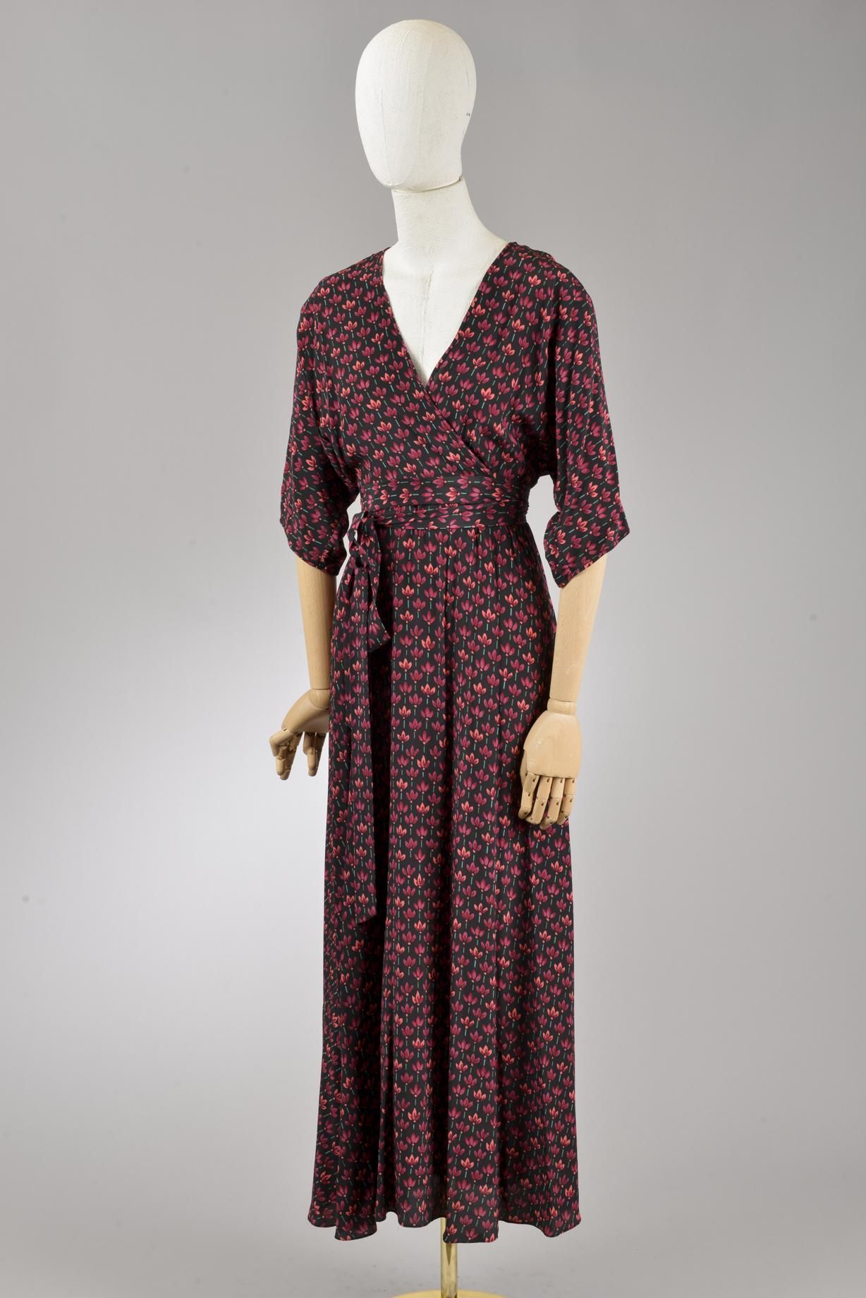 Null *Size L DVF - Diane Von Fürstenberg

Set including:

-Silk maxi dress, Mode&hellip;