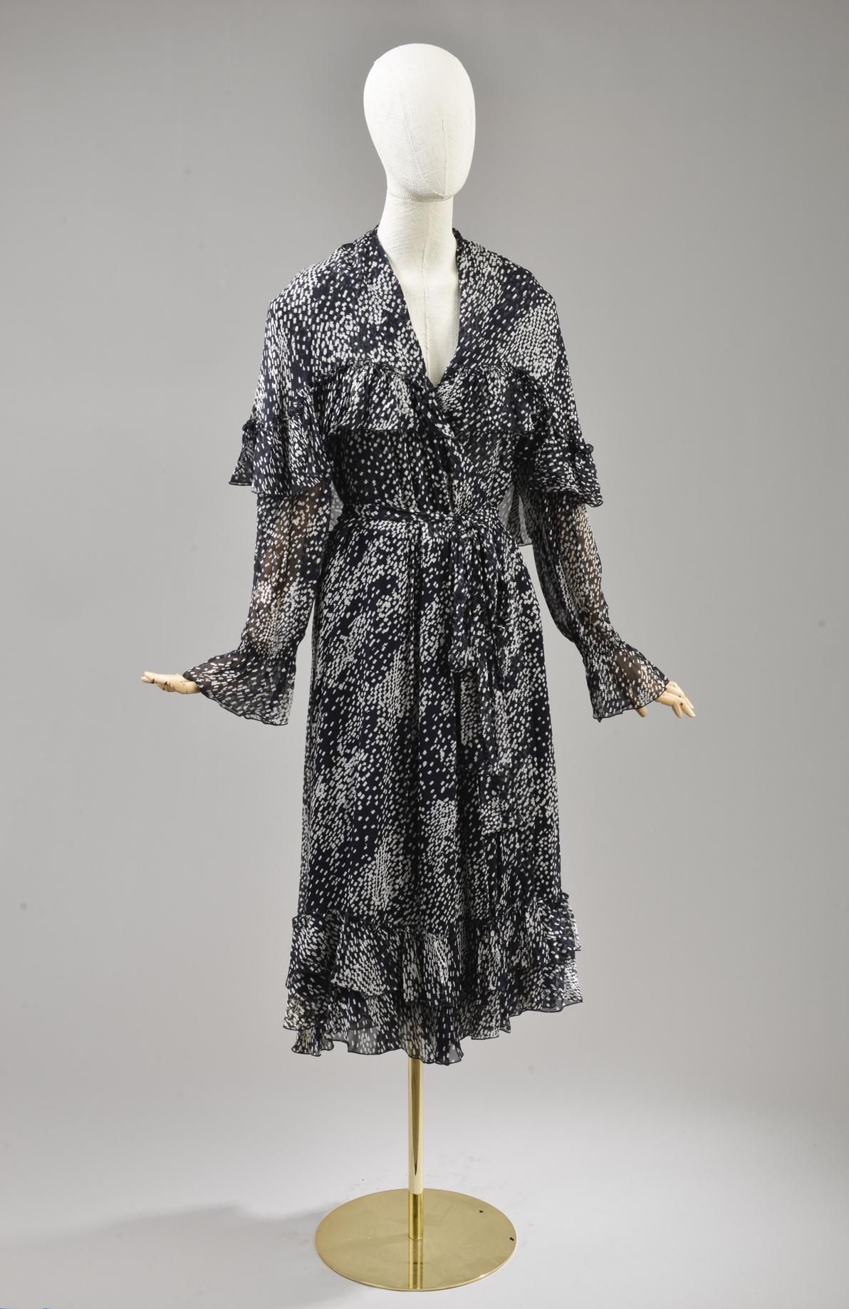 Null *尺寸S DVF - Diane Von Fürstenberg

套装包括。

-Viscose雪纺裹身裙，"Martina Midi "型号，印有&hellip;