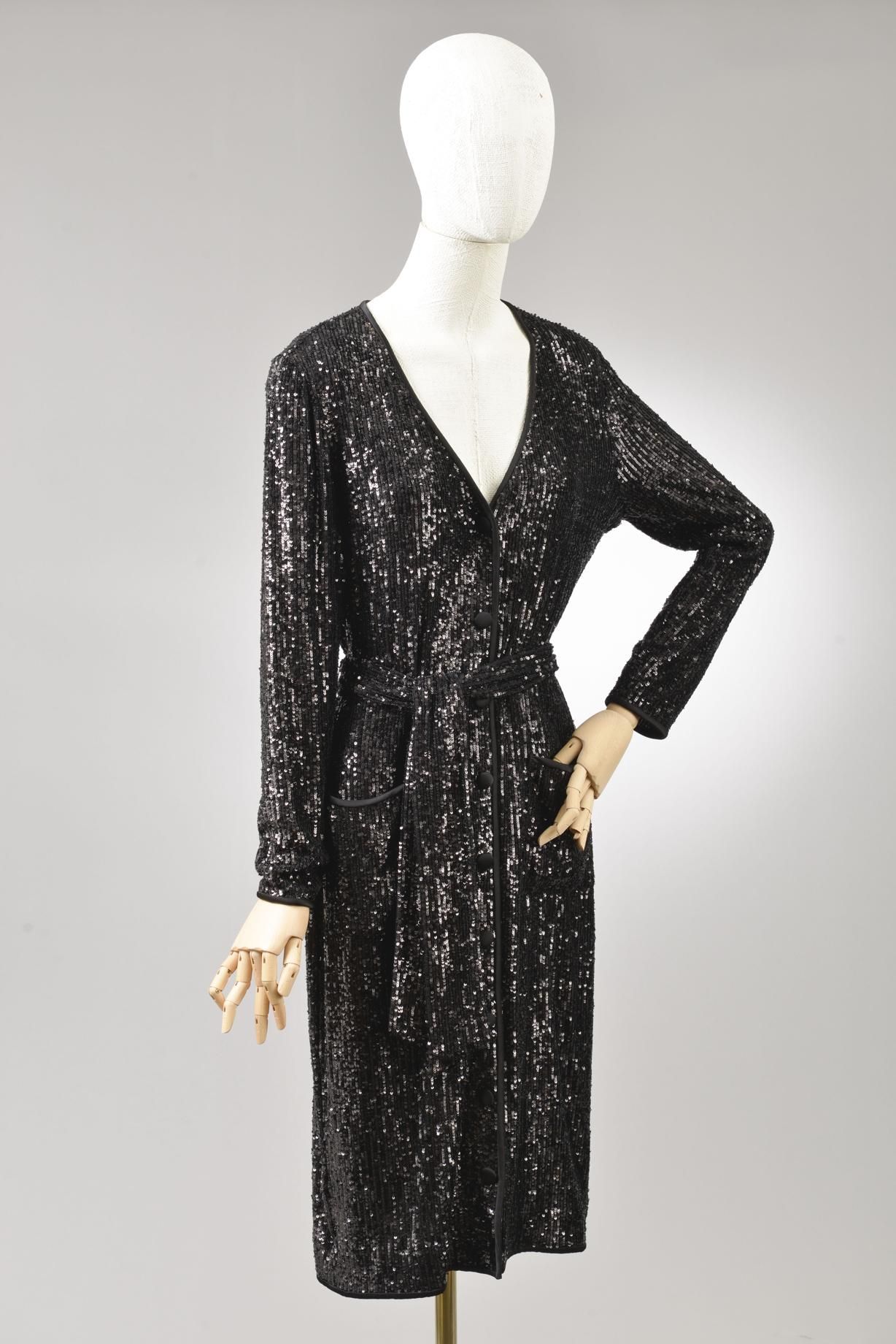 Null *尺寸XS DVF - Diane Von Fürstenberg

套装包括。

-黑色复合针织衫和闪亮的黑色亮片裹身裙，型号为 "DVF Meli&hellip;