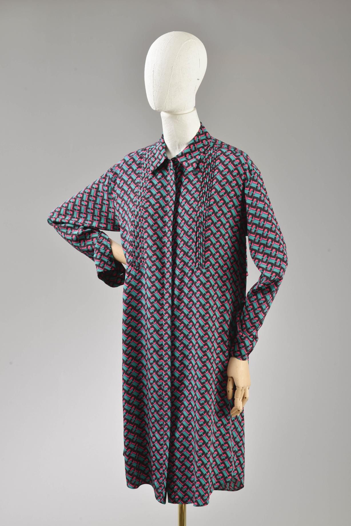 Null *尺寸L DVF - Diane Von Fürstenberg

套装包括。

-DVF Aliana "中长款衬衫连衣裙，采用名为 "crêpe &hellip;