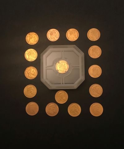 Null 
COMP-BOX




Fünfzehn Münzen 5 Francs OR NAPOLÉON III Tête LAURÉE




und &hellip;