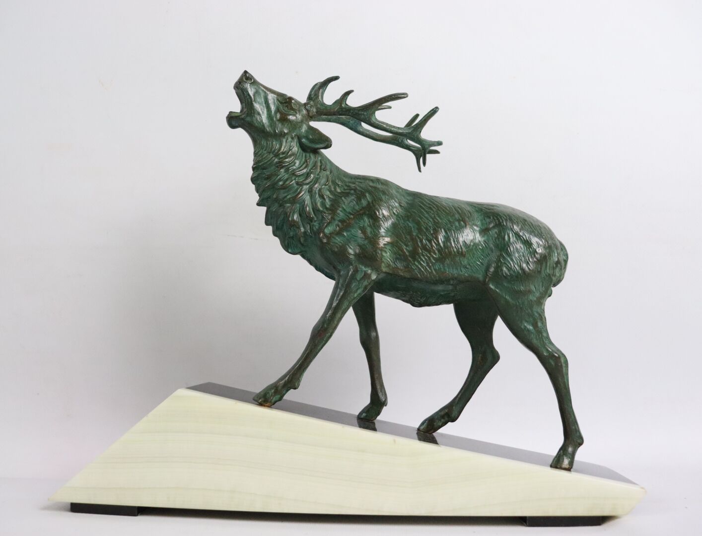 Null French school of the 20th century. 

Stag bramant. 

Sculpture in regula wi&hellip;