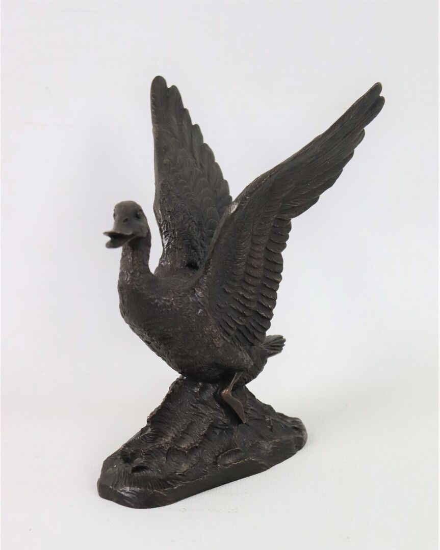 Null 伊伦妮-罗夏(1906-1984)

鸭子的飞行。

青铜，带有棕色的铜锈。

高_15厘米