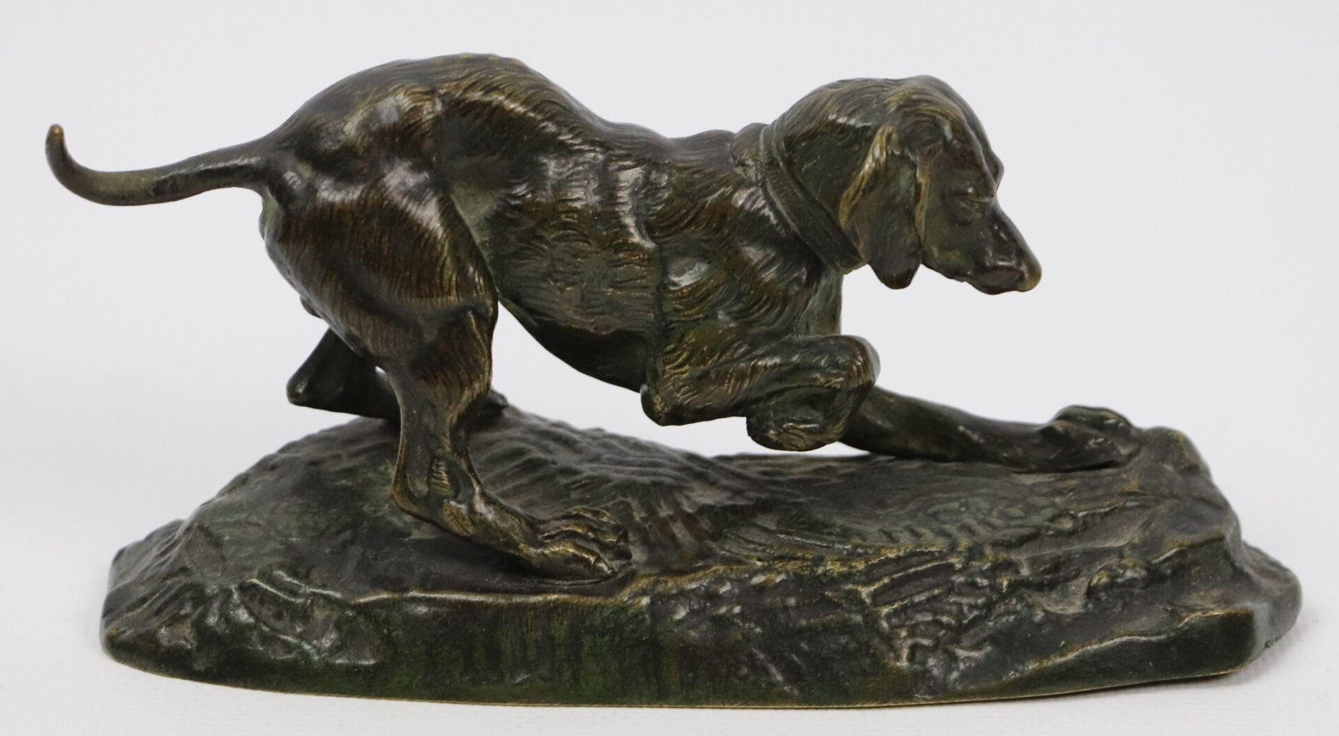 Null French school around 1880.

Hunting dog stopping. 

Bronze with brown patin&hellip;
