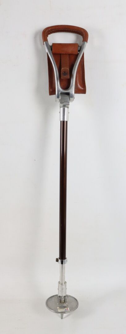 Null GAMEBIRD.

Cane seat of beating in metal and leather seat. 

H_80 cm L_35 c&hellip;
