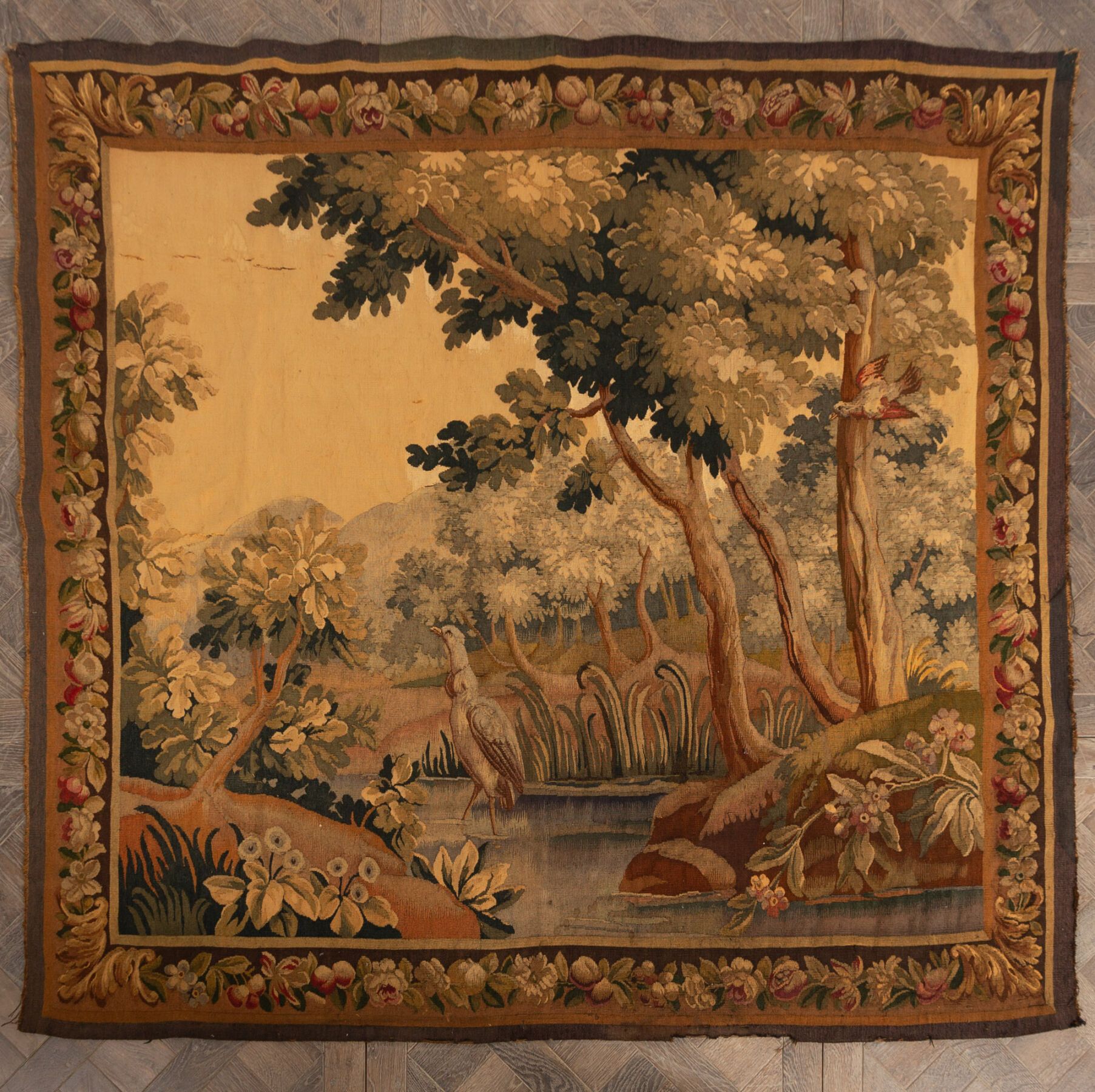 Null AUBUSSON. 
Verdure au héron.
Tapisserie en laine.
XIXème siècle.
H_186,6 cm&hellip;
