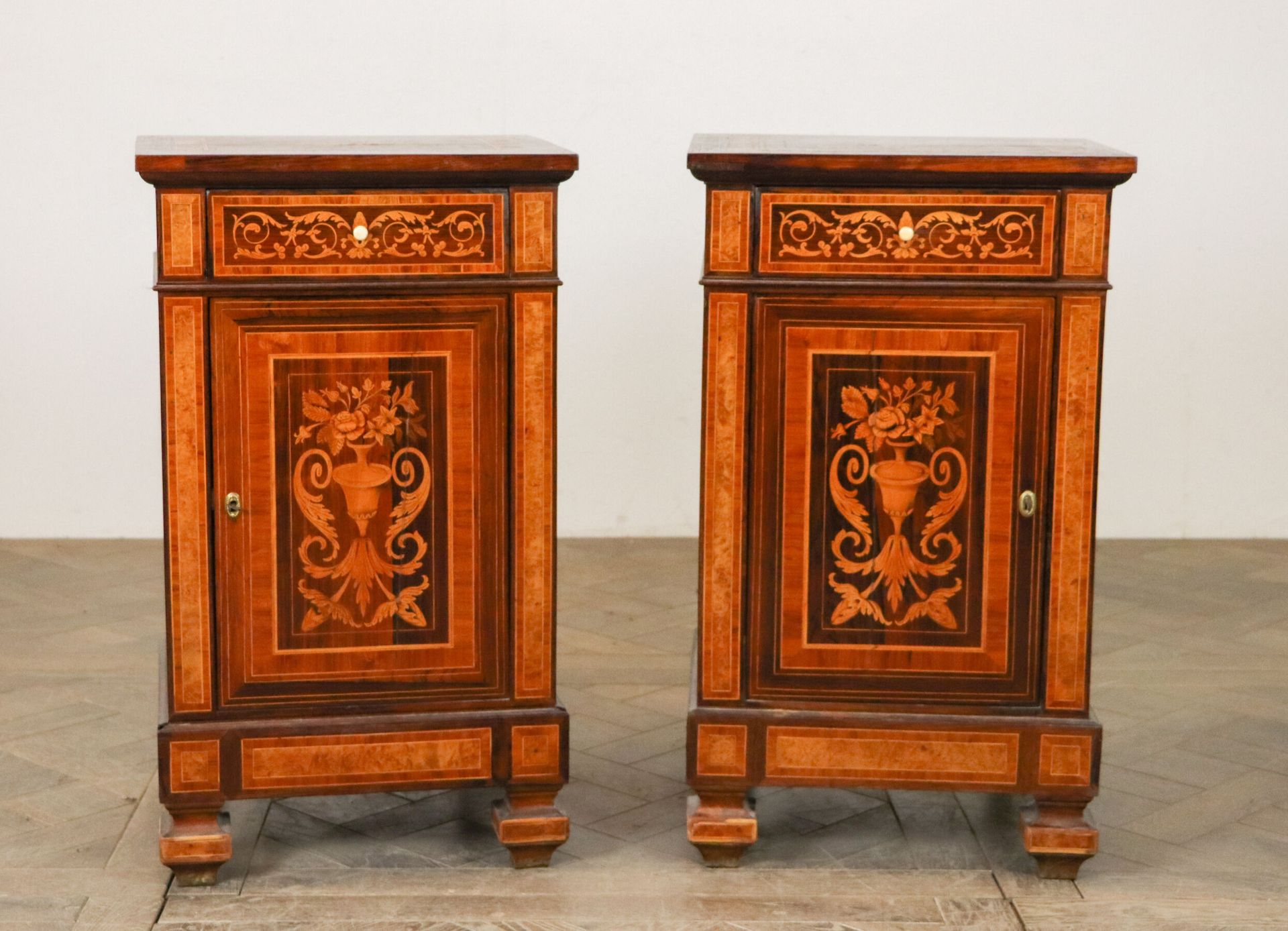 Null Pair of bedside tables forming a prie-dieu in veneer with inlaid decoration&hellip;