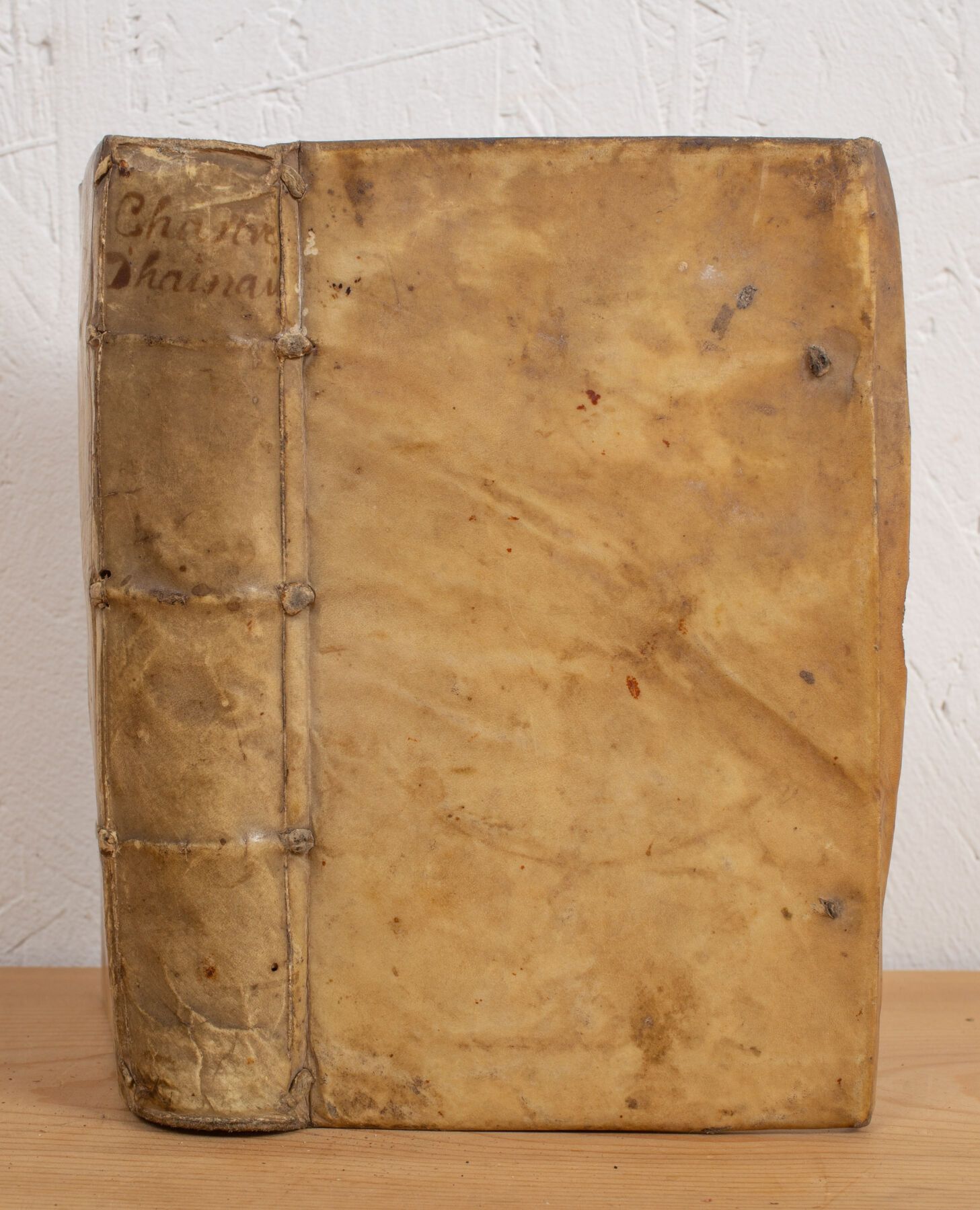 Null HAYNAU. 
海瑙国家和郡的法律、宪章和习俗。蒙斯，查尔斯-米歇尔，1608年。小8开本，牛皮纸，有轻度封面的ep。
以下是： Ordonnanc&hellip;