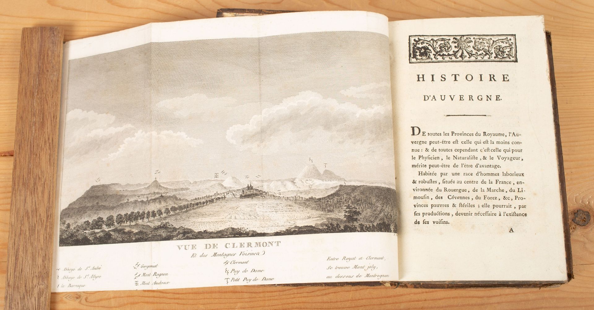 Null le grand d'Aussy.Voyage d'Auvergne. 巴黎，Eugène Onfroy，1788。8开本，大理石花纹小牛皮，光滑的书&hellip;