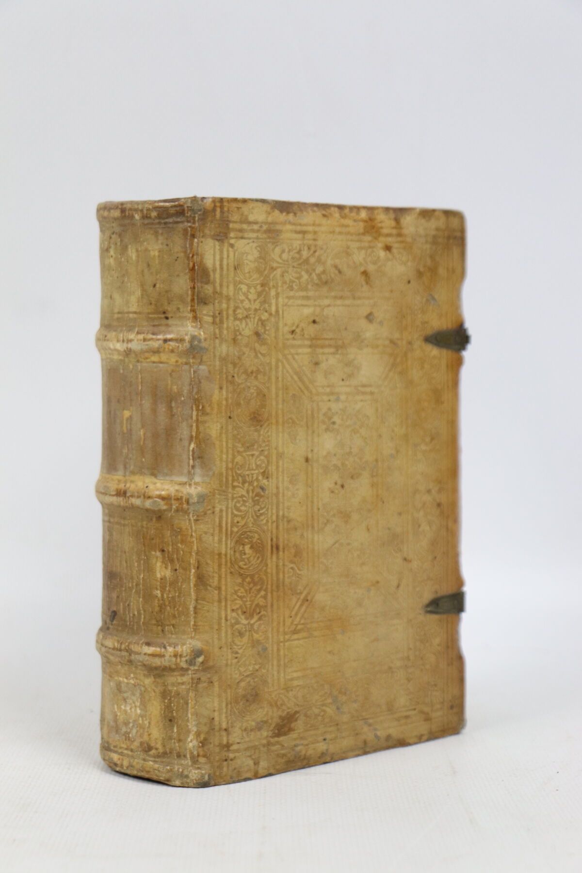 Null VIRGIL.诗集。苏黎世，克里斯托夫-弗罗肖尔，1561年。12开本，木板上印有马鞍皮，金属搭扣（装订）。
由约翰内斯-法布里奇乌斯-蒙塔努斯提供的&hellip;