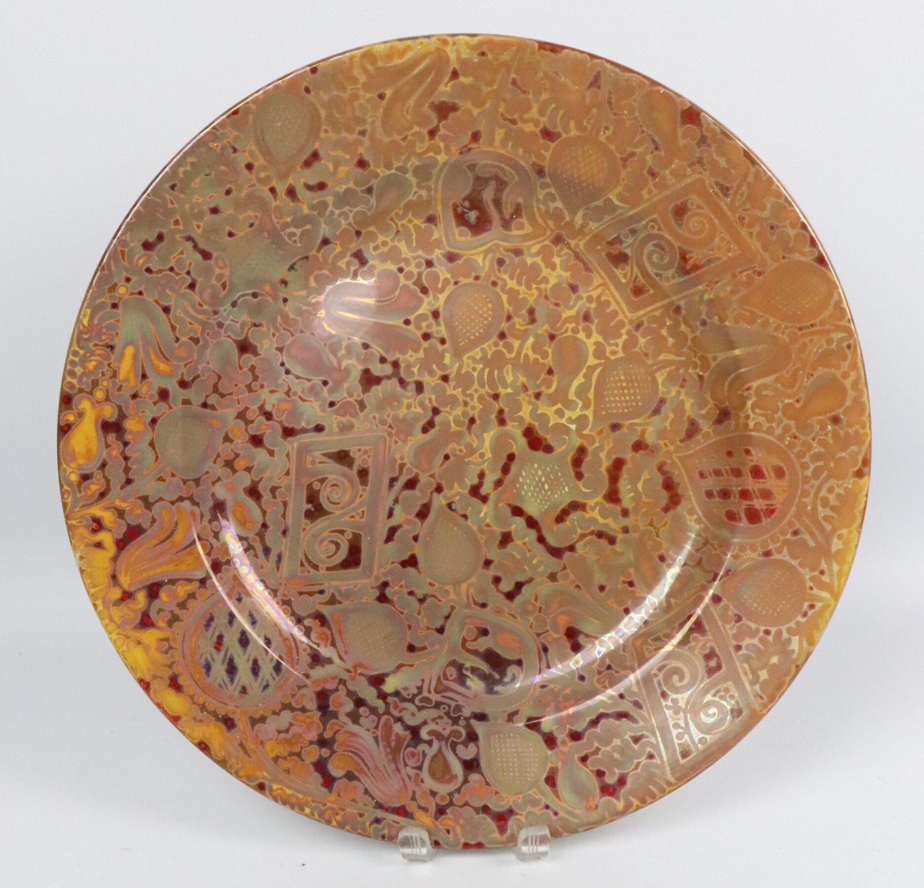 Null Clément MASSIER（1844-1911）在Golfe Juan。 
圆形五彩陶瓷盘，有红色的金属光泽和叶状装饰。 
背面有标记，并有时期的&hellip;