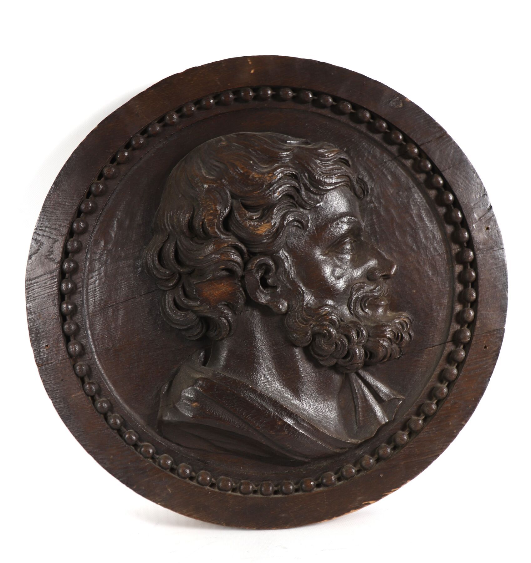 Null Important médaillon en bois à profil d'homme.
XVIIIème siècle.
D_57,9 cm, q&hellip;