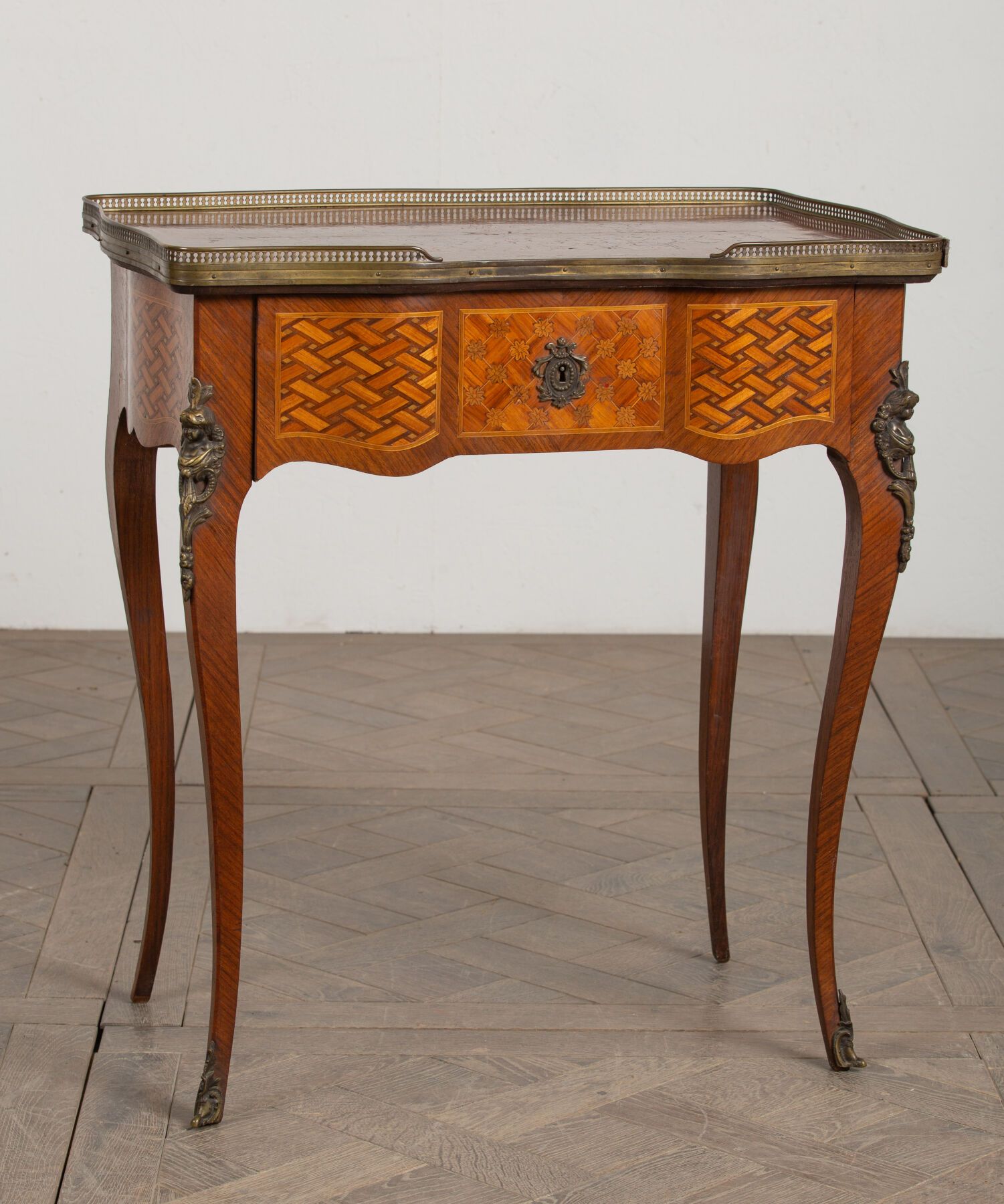 Null Dressing table in marquetry and openwork brass gallery, opening with a fron&hellip;